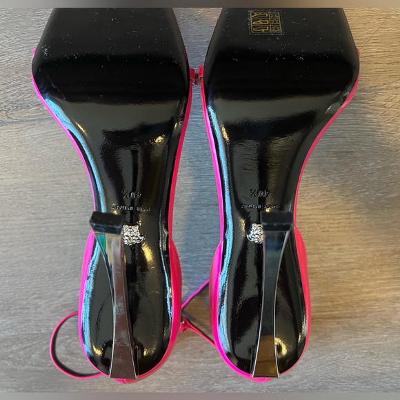 Versace BRAND NEW heels - Picture 3 of 4